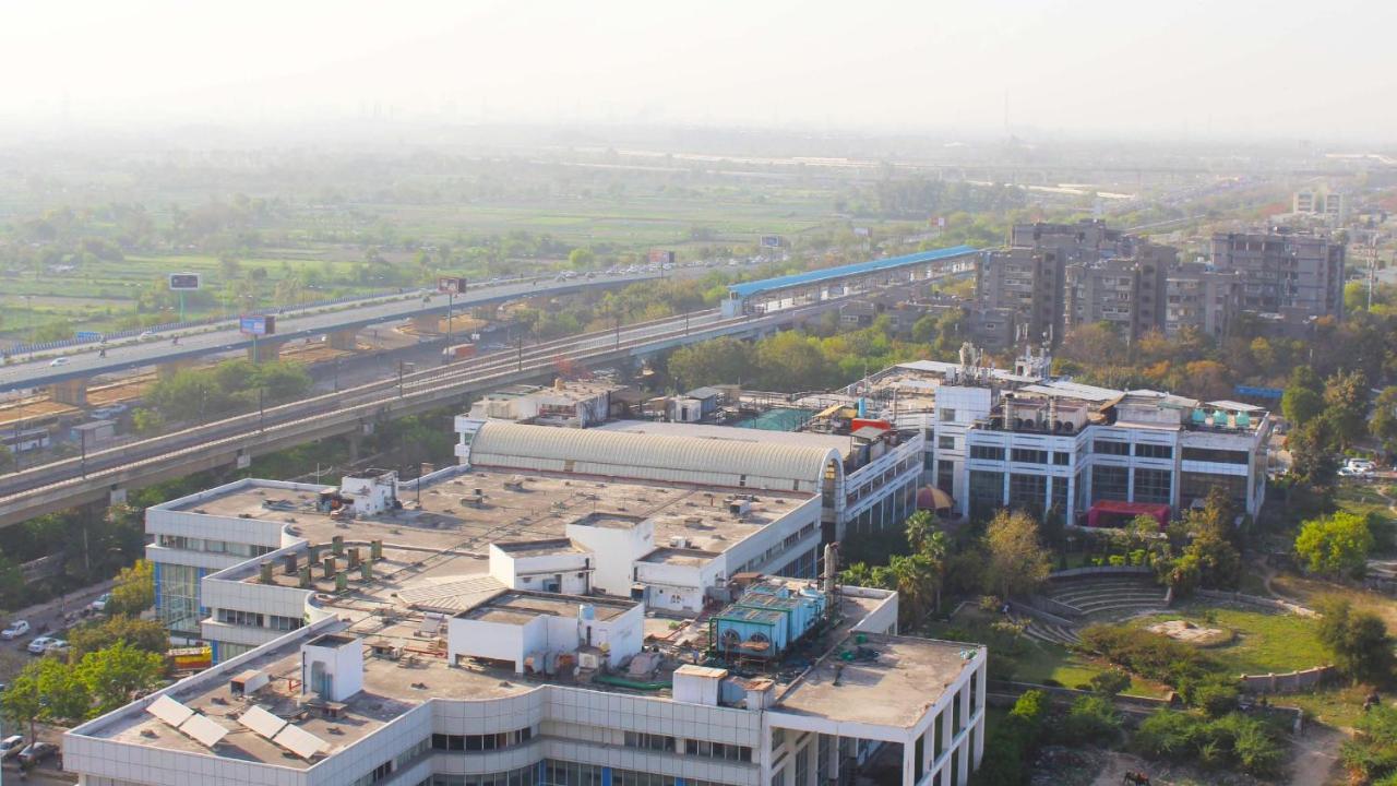 Holiday Inn New Delhi Mayur Vihar Noida By Ihg Exterior photo View of the station from the top of a nearby building