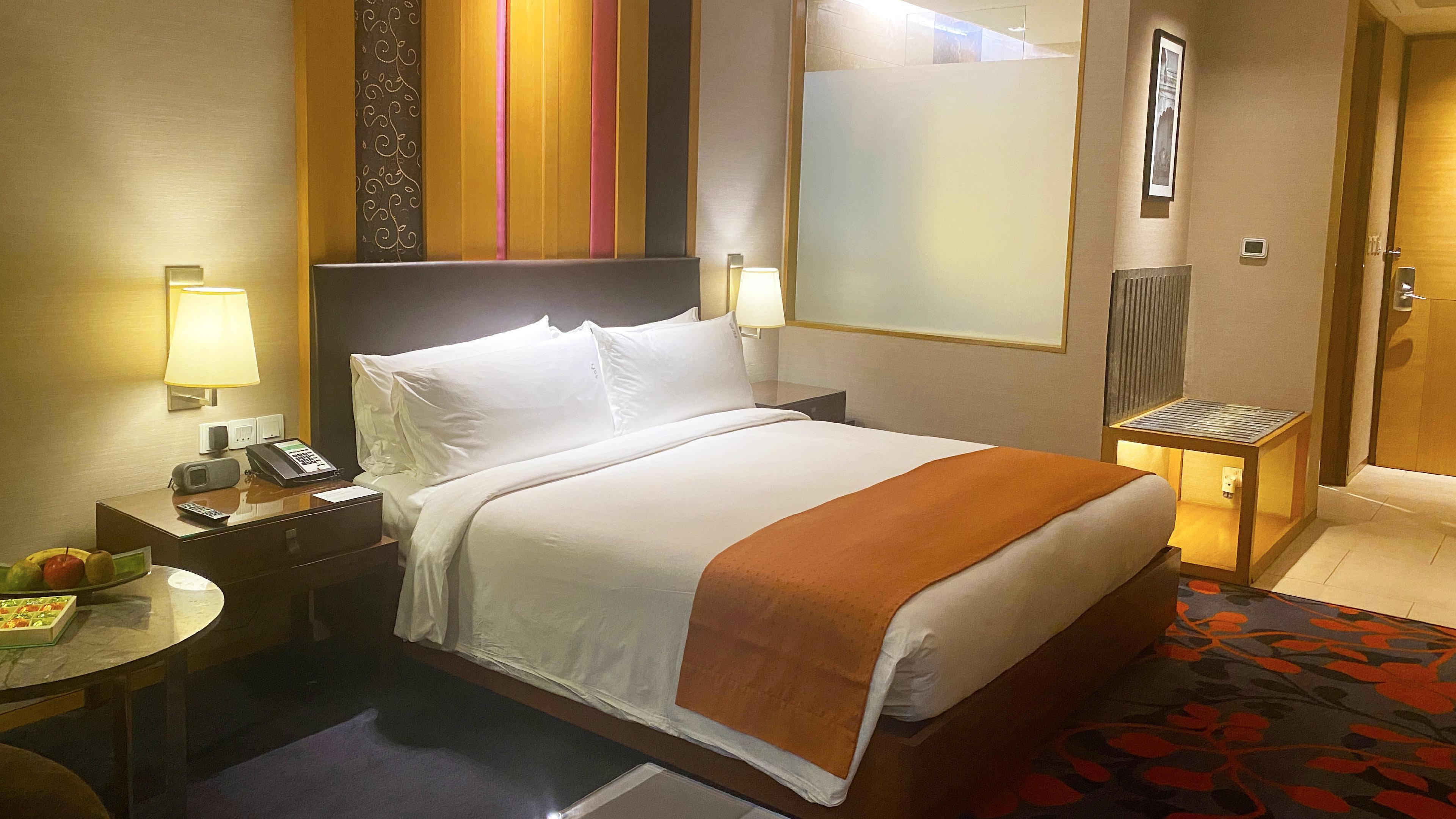 Holiday Inn New Delhi Mayur Vihar Noida By Ihg Exterior photo A room at the hotel
