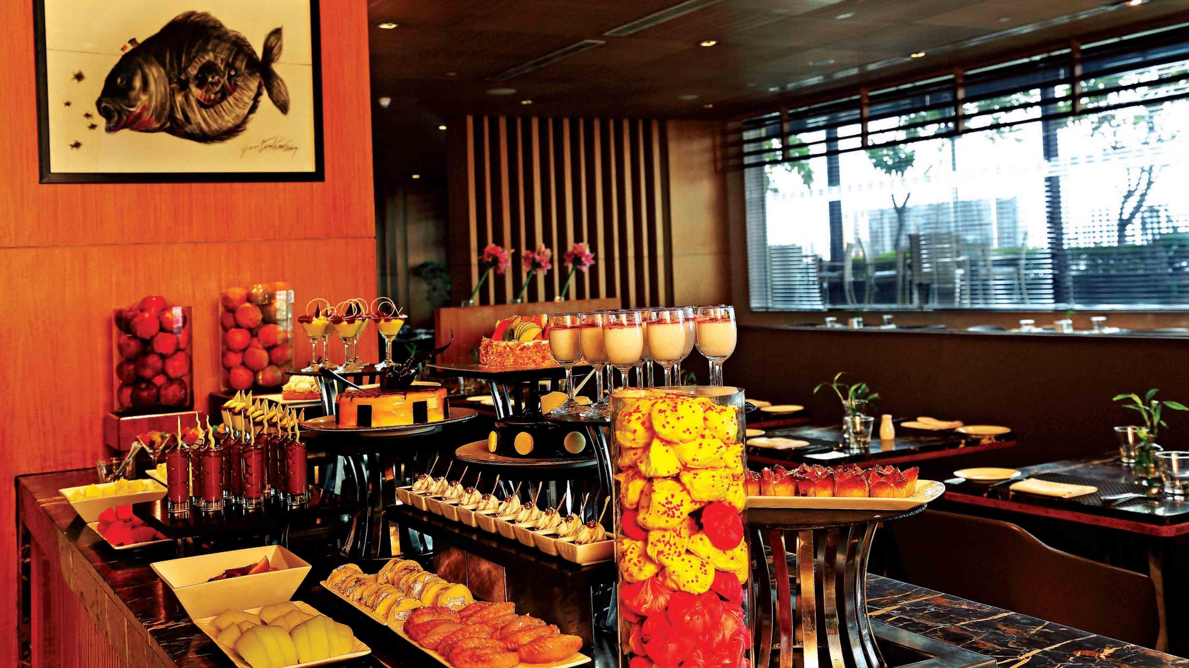 Holiday Inn New Delhi Mayur Vihar Noida By Ihg Exterior photo A buffet at a hotel