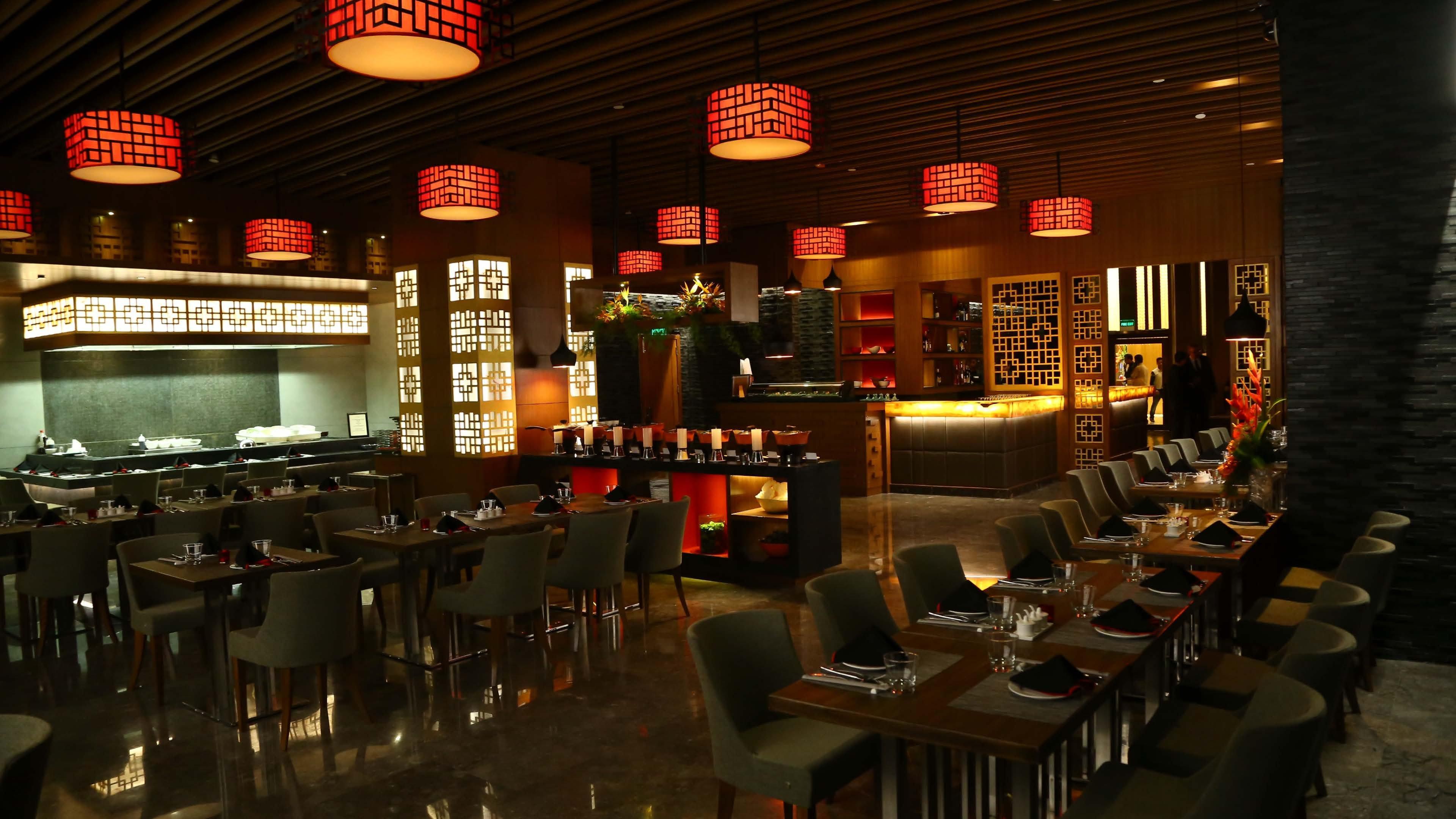 Holiday Inn New Delhi Mayur Vihar Noida By Ihg Exterior photo The interior of the restaurant