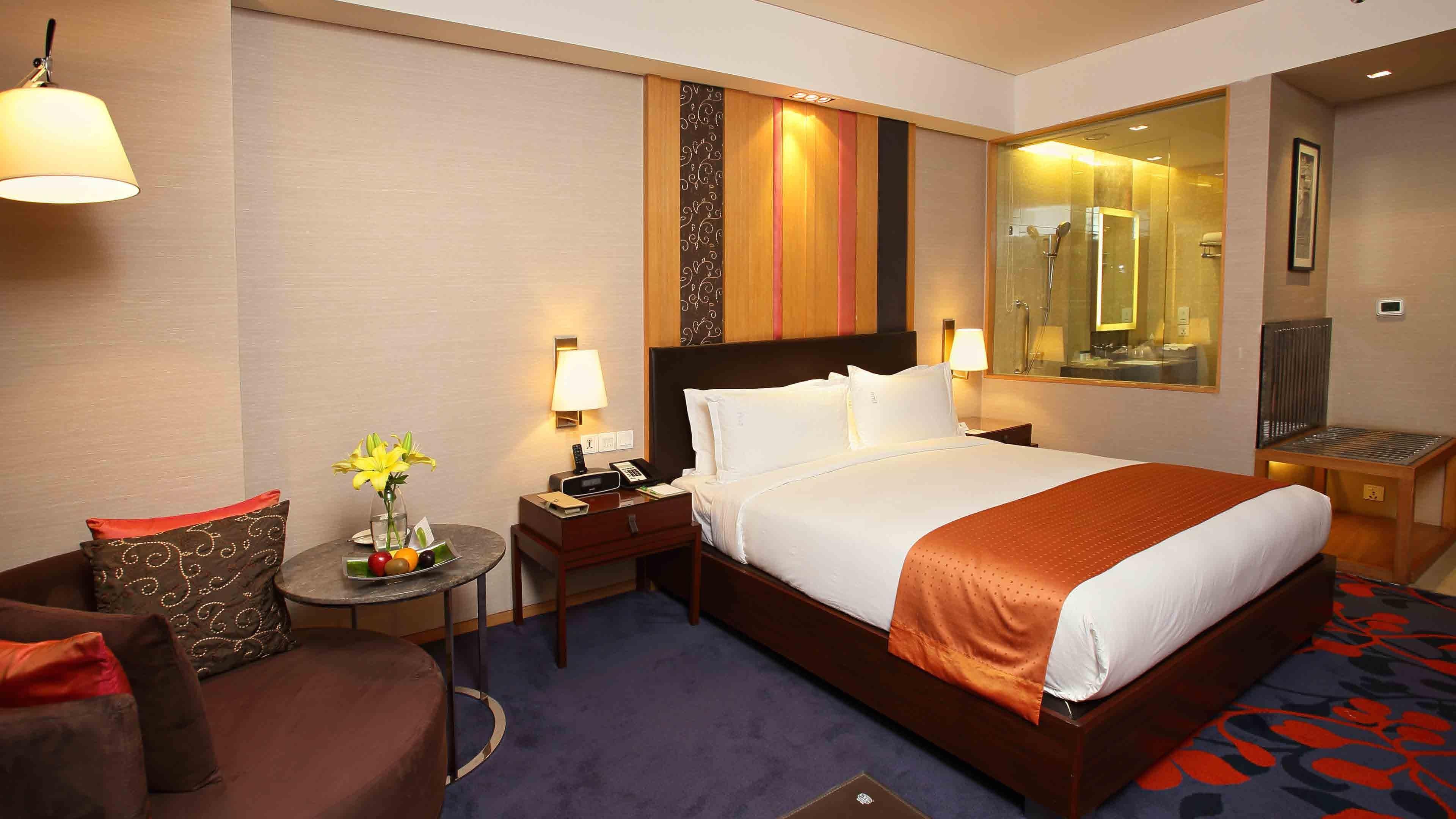 Holiday Inn New Delhi Mayur Vihar Noida By Ihg Exterior photo A room at the hotel