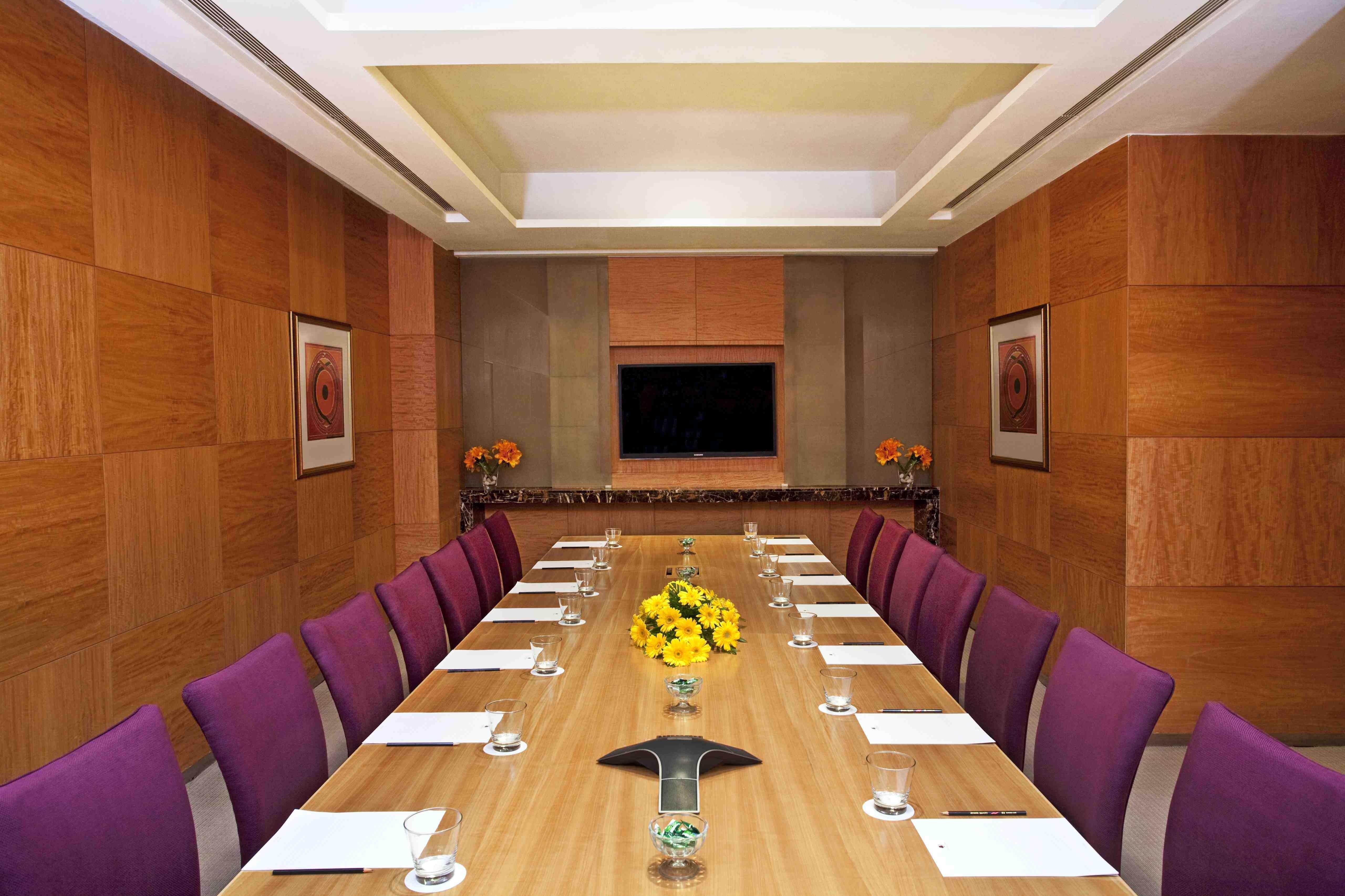 Holiday Inn New Delhi Mayur Vihar Noida By Ihg Exterior photo A boardroom at a hotel