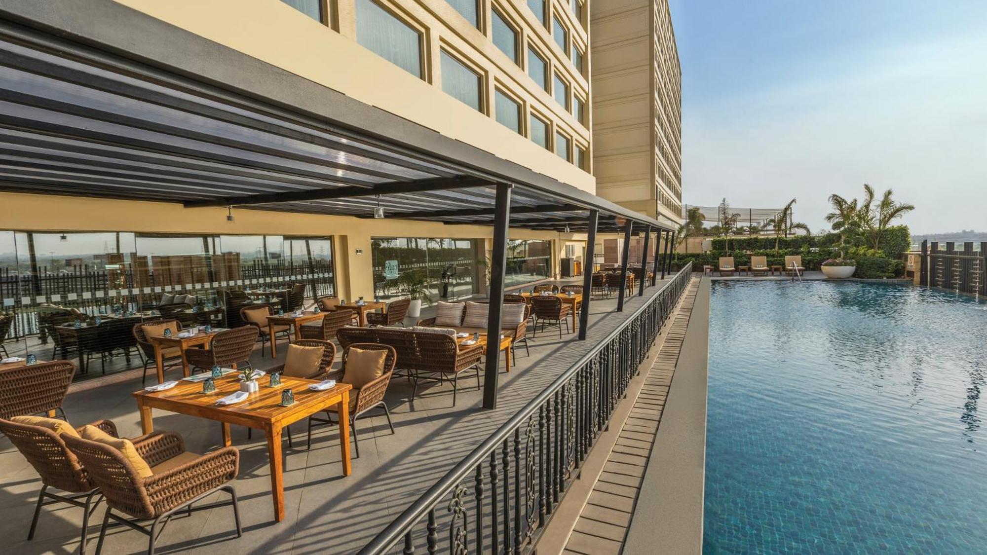 Holiday Inn New Delhi Mayur Vihar Noida By Ihg Exterior photo The Poolside at The Park, Hyderabad
