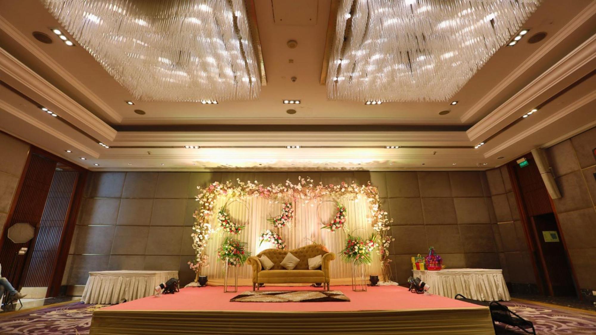 Holiday Inn New Delhi Mayur Vihar Noida By Ihg Exterior photo The Grand Ballroom