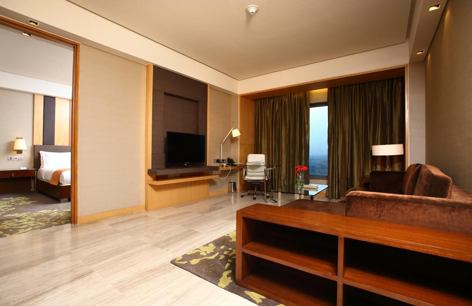 Holiday Inn New Delhi Mayur Vihar Noida By Ihg Exterior photo