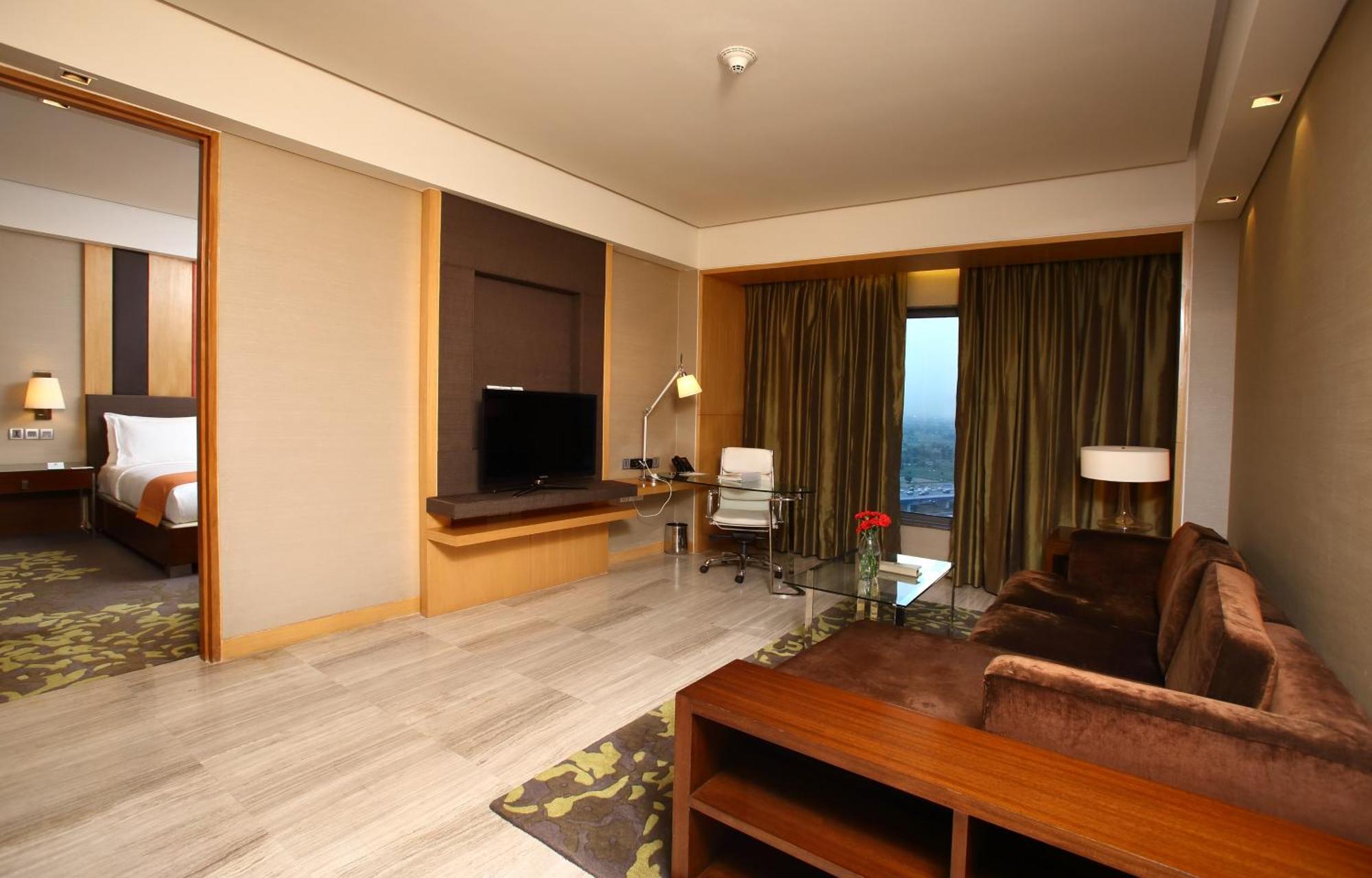 Holiday Inn New Delhi Mayur Vihar Noida By Ihg Exterior photo