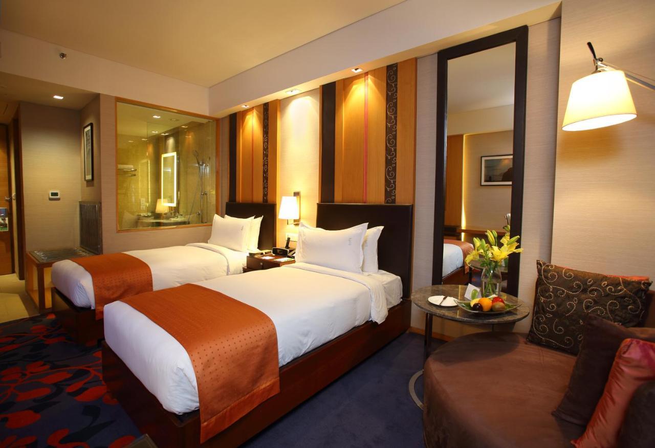 Holiday Inn New Delhi Mayur Vihar Noida By Ihg Exterior photo Deluxe Room
